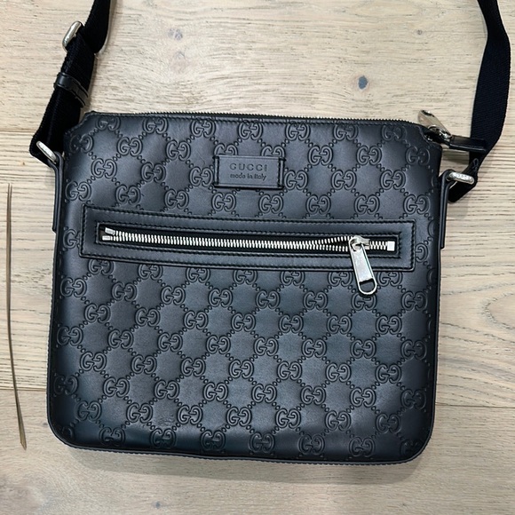 Gucci Black Messenger Bag with GG Monogram - Picture 2 of 4